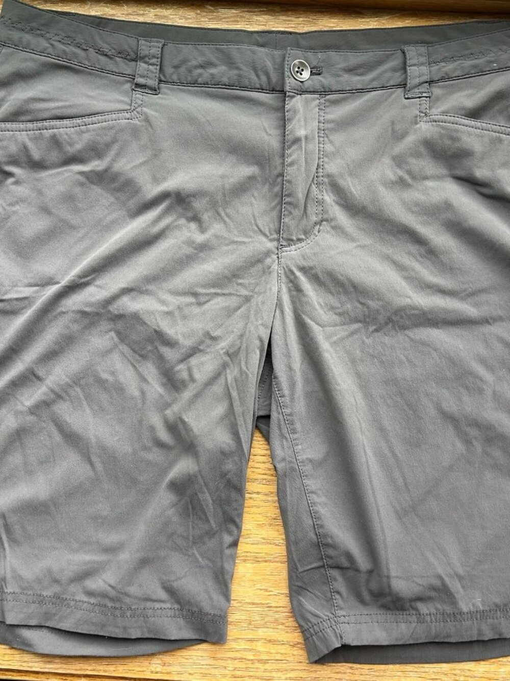 Women’s Eddie Bauer First Ascent Guide Pro Gray Plus Sz 16 Bermuda Shorts